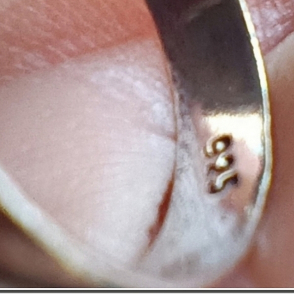 Elegant Black and Silver Statement Ring - Picture 3 of 4